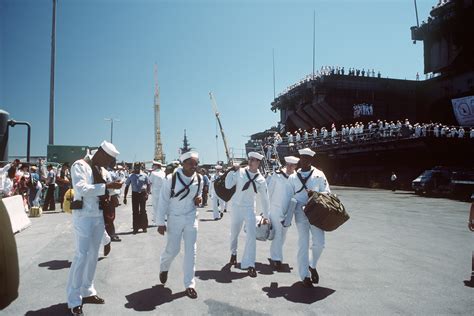 Crew members from the aircraft carrier USS SARATOGA (CV 60) rush to greet family and friends ...