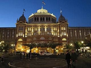 Hotels in Scheveningen zoals het Kurhaus hotel en het Boulevard Hotel ...