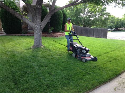 HAPPY ROOTS - LAWN MOWING SERVICE | Happy Roots Lawn Care