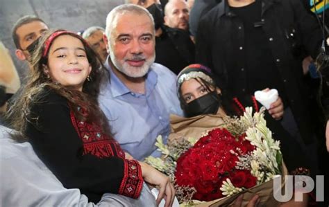 Photo: Hamas' Political Bureau Chief Ismail Haniya Greets Palestinians ...