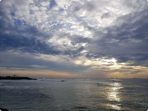 [OC][1280x960] Sunrise at Marina Beach, Chennai : SkyPorn