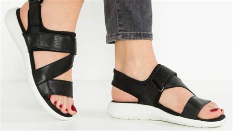 5 Stylish Orthotic Friendly Sandals with Removable Footbeds