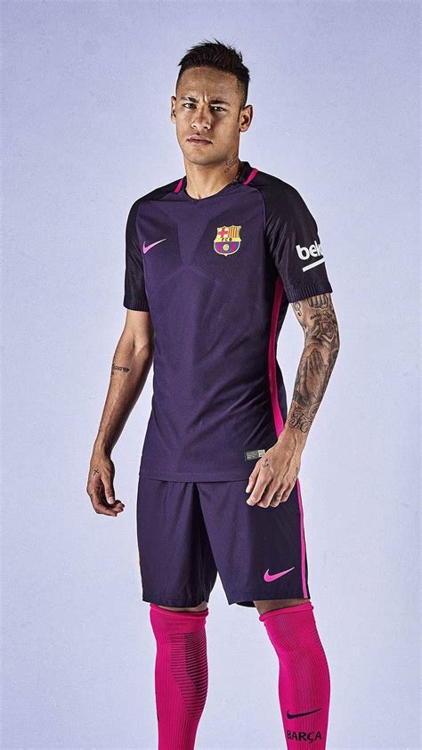 No mesmo dia, Barcelona e Real Madrid lançam uniformes roxos para a próxima temporada - Fotos ...