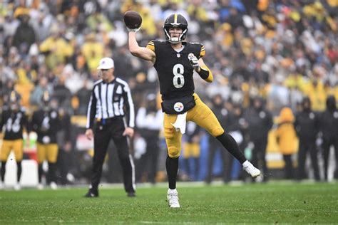 Kenny Pickett injury: Steelers QB suffers injury in Week 8 - DraftKings Network