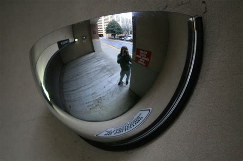 File:2008-03-14 Convex mirror in Atlanta garage entrance.jpg - Wikipedia, the free encyclopedia