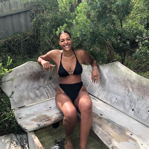 Who is 6-foot-8 basketballer and model Liz Cambage? | The US Sun