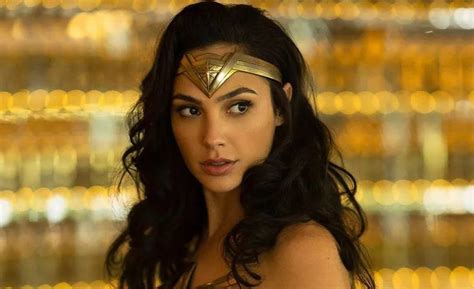 Gal Gadot Starring in Disney's Live-Action Remake of 'Snow White' as Evil Queen - mxdwn Movies