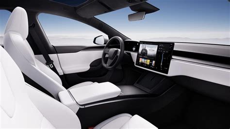 Tesla Model S Plaid now comes with a round steering wheel and Yoke as ...