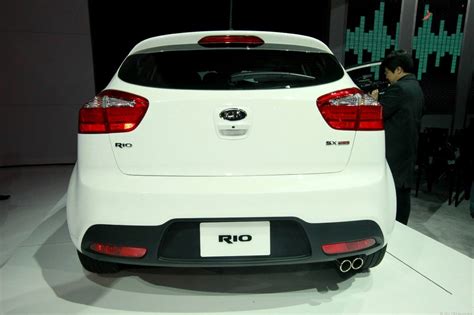 New Kia Rio hits magic 40 mpg fuel economy (photos) - CNET