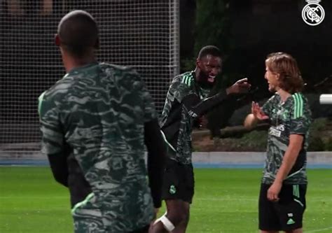 Antonio Rudiger funny running Germany vs Japan - video