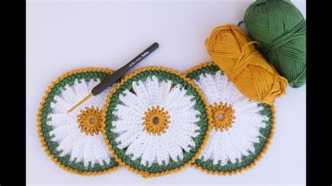 Discover How To Crochet Daisy Coasters - Crocheted World