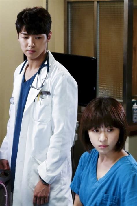 “Hospital Ship” Teases Upcoming Confrontation Between Ha Ji Won And Kang Min Hyuk | Soompi