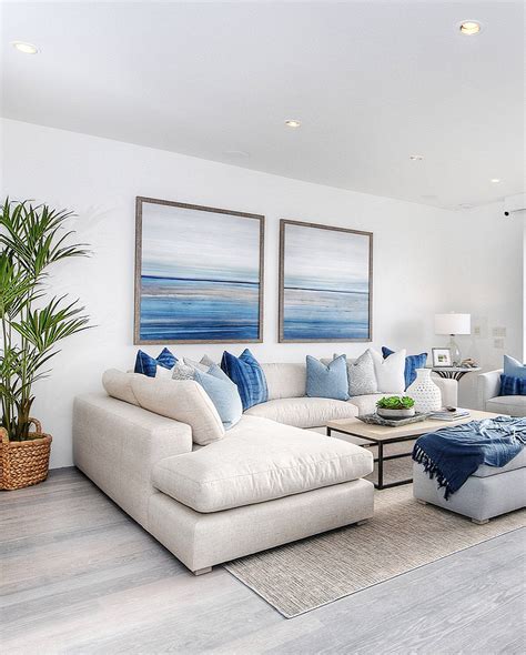 Beautiful traditional style blue and white living room decor with white sectional … | Beach ...