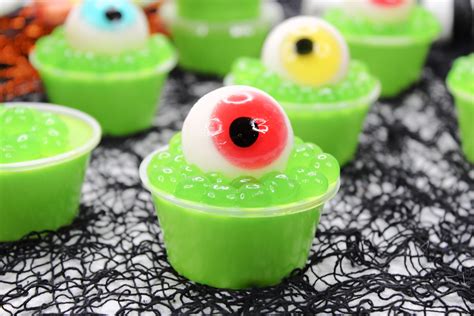 Spooky Halloween Eyeball Jello Shots - Oh My Creative