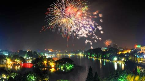 Hanoi to set off fireworks at six venues on New Year’s Eve