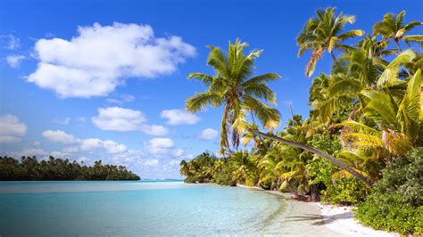 Tropical beach on One Foot Island (Tapuaetai), Aitutaki, Cook Islands ...