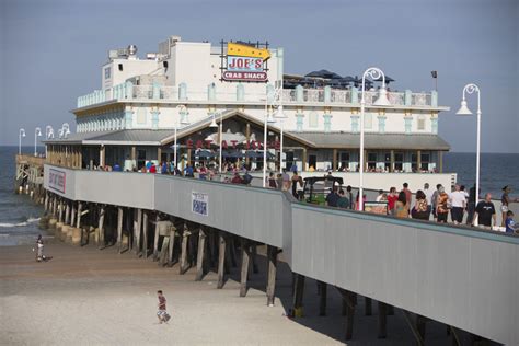 20 Best Restaurants in Daytona Beach You Should Eat at!