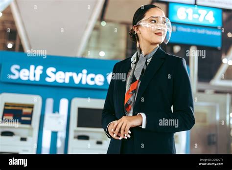 Airport ground staff hi-res stock photography and images - Alamy