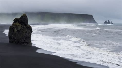 Öræfajökull Volcano: Iceland’s Volatile Peak | Bookmundi