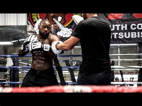 WATCH: Mike Rashid Wins His Pro Debut Boxing Match – Fitness Volt