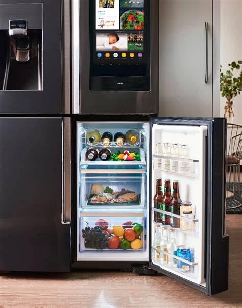 Samsung - Family Hub 28 Cu. Ft. 4-Door Flex French Door Refrigerator ...