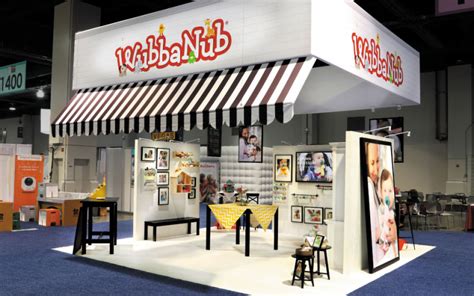 Island Exhibits - Custom Trade Show Island Booths & Displays | DisplayCraft