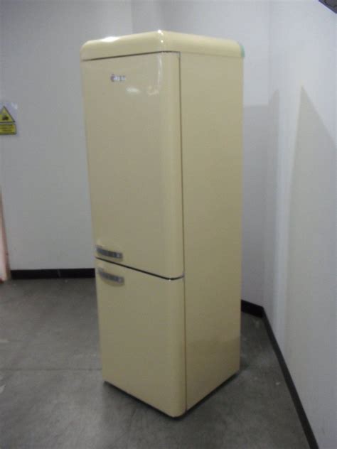 Swan SR11020CN Retro Fridge Freezer in Cream: Amazon.co.uk: Large Appliances | Retro fridge ...