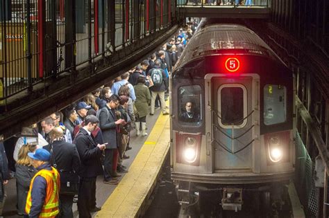 New York Subway Riders Are Now Risking Death to Escape Delayed Trains | Vanity Fair