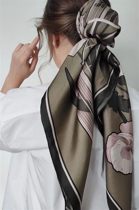 Adding Style with a Silk Scarf - Easy Outfit Ideas - MOMME STUDIO