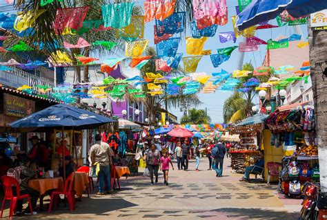 El aumento de los precios pone de moda a los tianguis en México