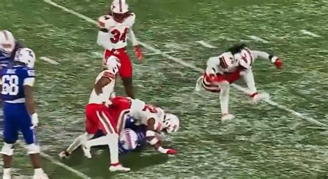 College Football Player Suffers Gruesome Injury Celebrating Tackle