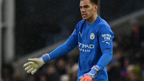 ‘Throwing me off’ – Eagle-eyed viewers spot bizarre Ederson kit quirk in Man City’s win over ...