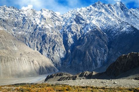 Premium Photo | Snow capped mountains in karakoram range. passu, pakistan.