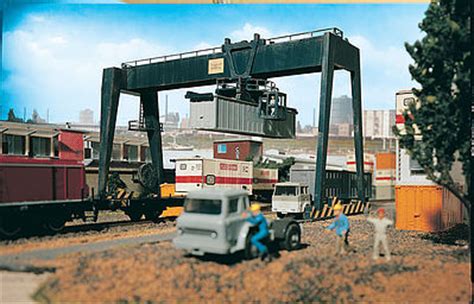 Container Crane Kit N Scale Model Railroad Building #47905 by Vollmer (47905)