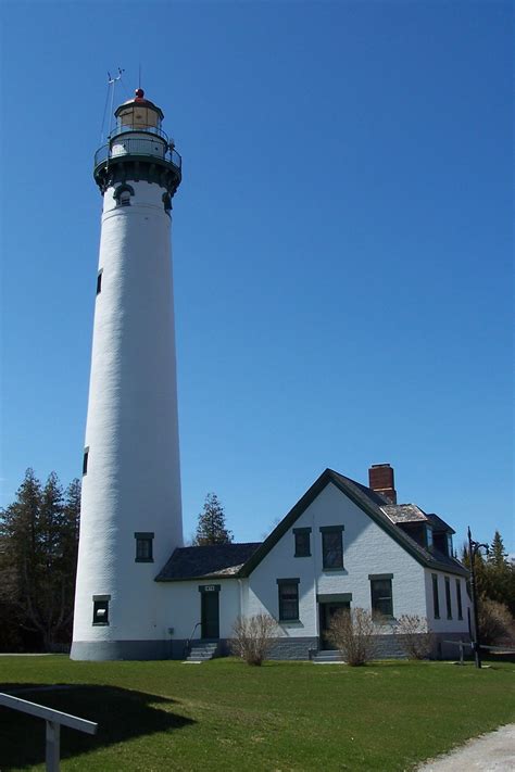 Pin by Maddy Blu on "Guardiani del mare" | Lake lighthouse, Beautiful ...