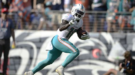 Miami Dolphins face Buffalo Bills in NFL battle of unbeatens