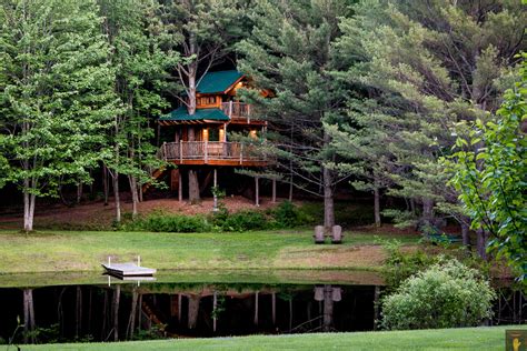 Waterbury VT Treehouse | EyeWasHere Vermont Hotel Photography