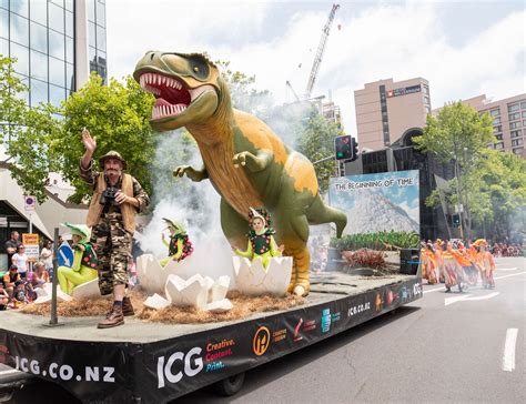 parade info – Auckland Farmers Santa Parade