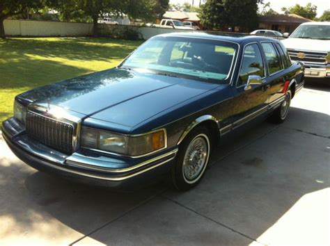 1993 Lincoln Town Car Signature Series - Classic Lincoln Town Car 1993 ...