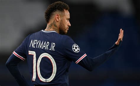 Lionel Messi: Will Neymar give him PSG's No. 10 jersey?