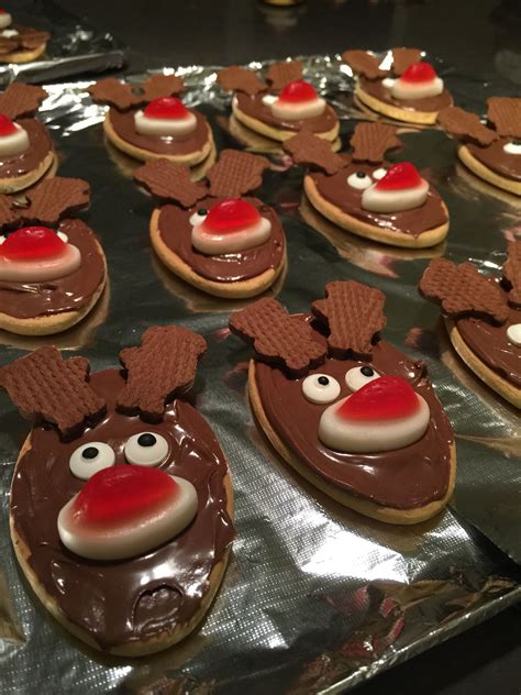 Reindeer milk arrowroot biscuits for Christmas Christmas School Treats, Christmas Food Dinner ...