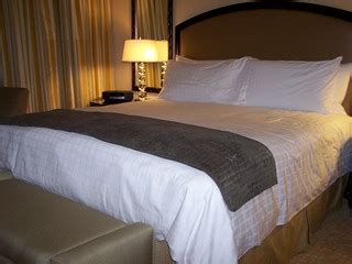 Beverly Hilton | Nice, fluffy king size bed | Thomas Crenshaw | Flickr