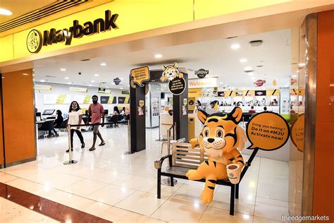 Maybank branches open until 7pm today for Repayment Assistance ...