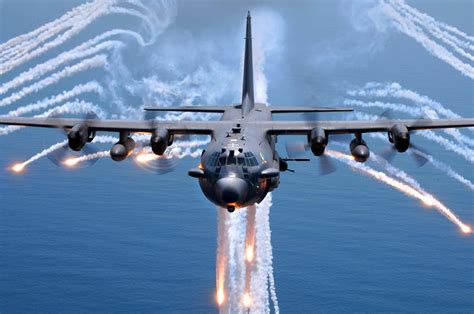 File:AC-130H Spectre jettisons flares.jpg - Wikipedia, the free ...