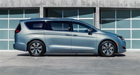 Electric Chrysler Pacifica Absent From FCA’s CES Plans | Carscoops