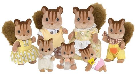 Walnut Squirrel Family | Calico Critters