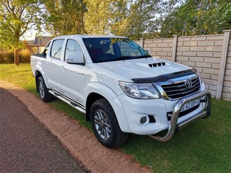 Bank cars - Toyota hilux 3.0 D4D legend 45 double cab... | Facebook