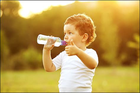 3 Key Signs That Your Child Isn't Drinking Enough Water