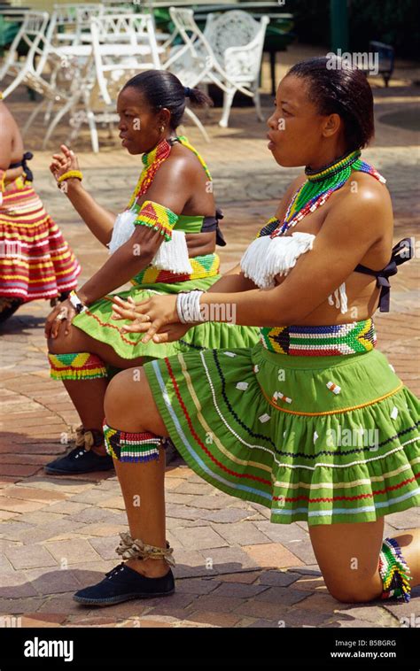 Zulu women dancing hi-res stock photography and images - Alamy