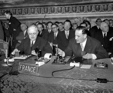 25 mars 1957, la signature du traité de Rome par les Six